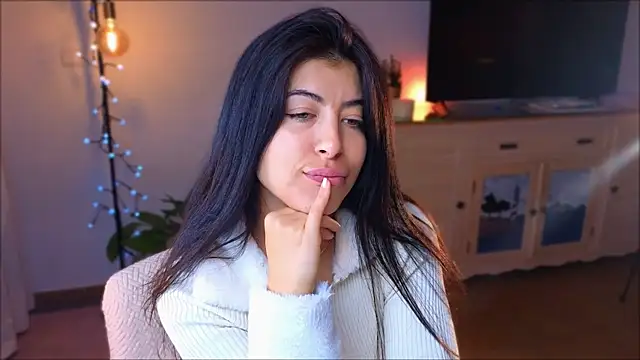 Snapshot of anabelcurvy chatting on 12.09.24 anabelcurvy online show from 12.09.24