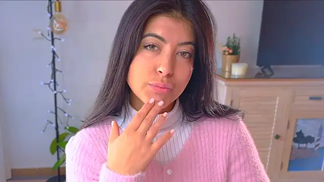 Snapshot of anabelcurvy chatting on 12.10.24 anabelcurvy online show from 12.10.24