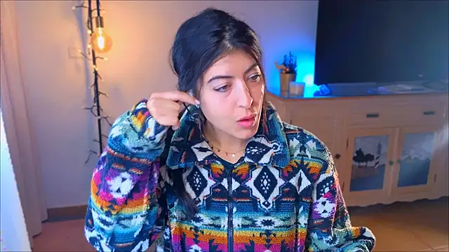 Snapshot of anabelcurvy chatting on 12.10.24 anabelcurvy online show from 12.10.24