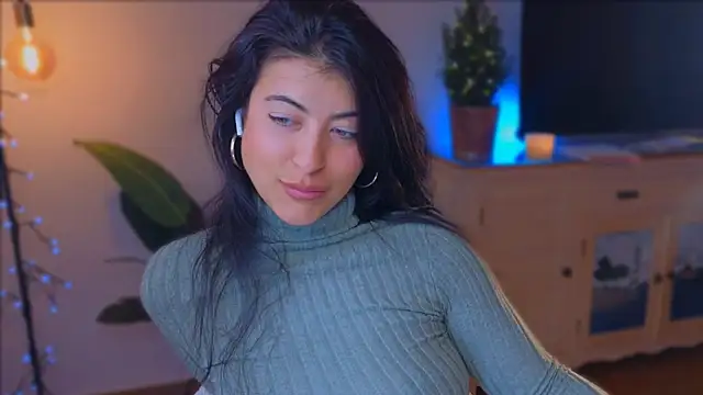 Snapshot of anabelcurvy chatting on 12.12.24 anabelcurvy online show from 12.12.24