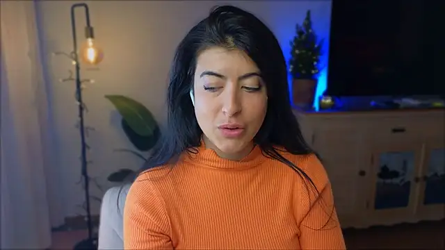 Snapshot of anabelcurvy chatting on 12.15.24 anabelcurvy online show from 12.15.24