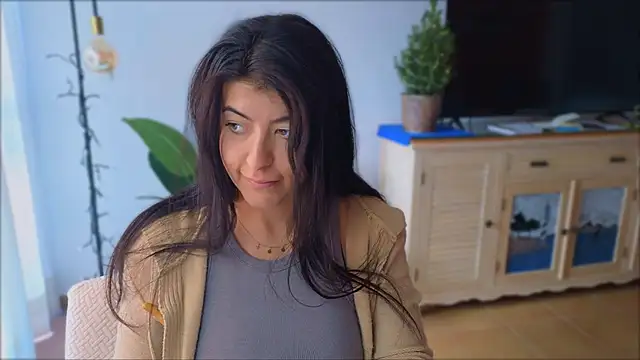 Snapshot of anabelcurvy chatting on 12.18.24 anabelcurvy online show from 12.18.24