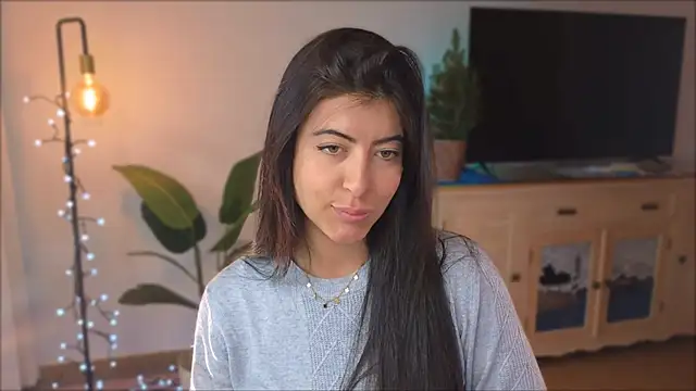 Snapshot of anabelcurvy chatting on 12.20.24 anabelcurvy online show from 12.20.24