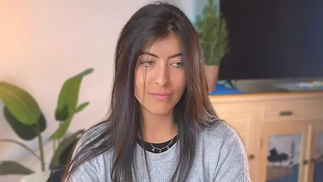 Snapshot of anabelcurvy chatting on 12.20.24 anabelcurvy online show from 12.20.24