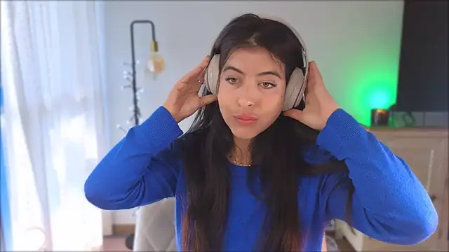 Snapshot of anabelcurvy chatting on 12.22.24 anabelcurvy online show from 12.22.24