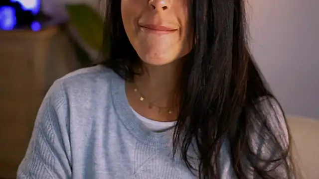 Snapshot of anabelcurvy chatting on 12.23.24 anabelcurvy online show from 12.23.24