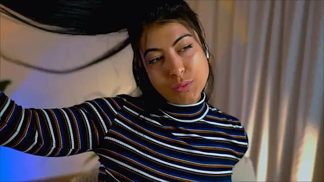 Snapshot of anabelcurvy chatting on 01.21.25 anabelcurvy online show from 01.21.25