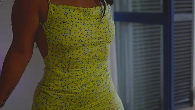 Snapshot of anabelcurvy chatting on 10.07.25 anabelcurvy online show from 10.07.25