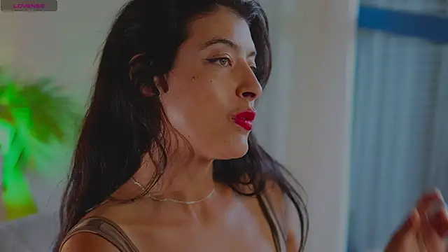 Snapshot of anabelcurvy chatting on 10.23.25 anabelcurvy online show from 10.23.25