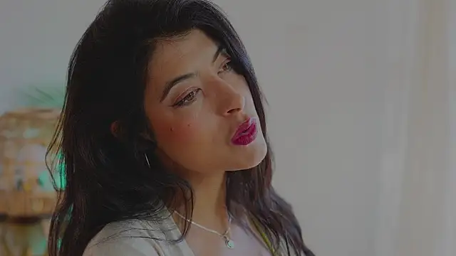 Snapshot of anabelcurvy chatting on 11.10.25 anabelcurvy online show from 11.10.25