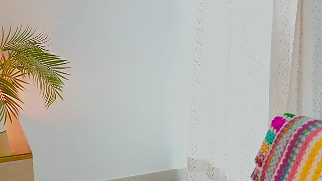 Snapshot of anabelcurvy chatting on 12.15.25 anabelcurvy online show from 12.15.25