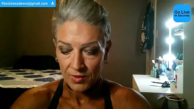 Snapshot of Devon2020 chatting on 05.27.26 Devon2020 online show from 05.27.26