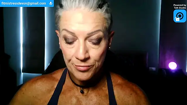 Snapshot of Devon2020 chatting on 07.20.26 Devon2020 online show from 07.20.26