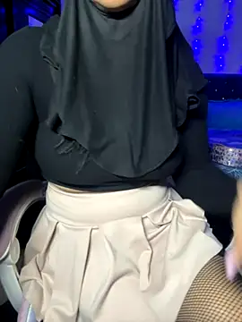 Snapshot of Jameela chatting on 11.02.25 Jameela online show from 11.02.25