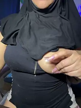 Snapshot of Jameela chatting on 11.13.25 Jameela online show from 11.13.25