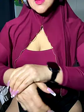 Snapshot of Jameela chatting on 11.16.25 Jameela online show from 11.16.25