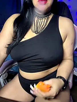 Snapshot of Jameela chatting on 11.26.25 Jameela online show from 11.26.25