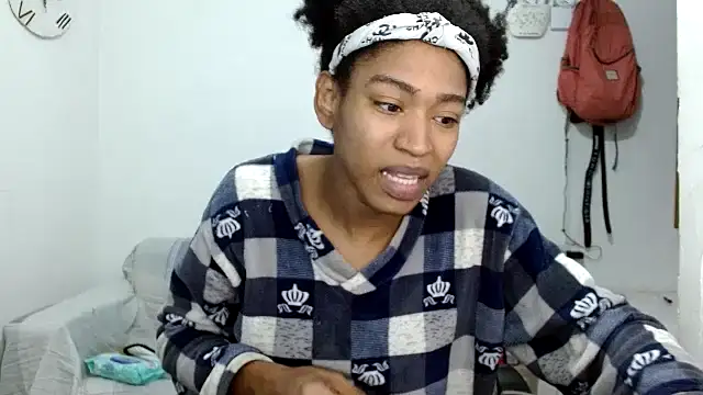 Snapshot of angelamarie1 chatting on 10.21.25 angelamarie1 online show from 10.21.25