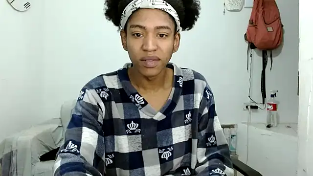 Snapshot of angelamarie1 chatting on 10.28.25 angelamarie1 online show from 10.28.25