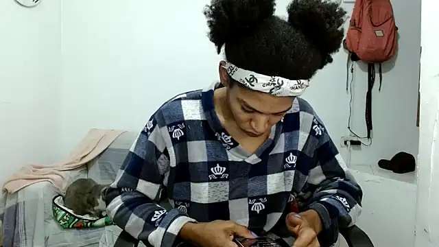 Snapshot of angelamarie1 chatting on 10.30.25 angelamarie1 online show from 10.30.25