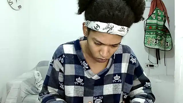 Snapshot of angelamarie1 chatting on 11.04.25 angelamarie1 online show from 11.04.25