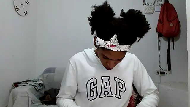 Snapshot of angelamarie1 chatting on 11.06.25 angelamarie1 online show from 11.06.25