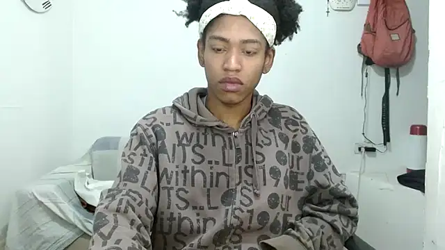 Snapshot of angelamarie1 chatting on 11.07.25 angelamarie1 online show from 11.07.25