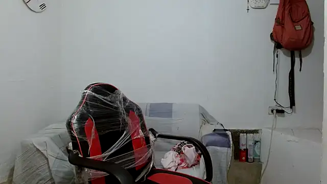 Snapshot of angelamarie1 chatting on 11.08.25 angelamarie1 online show from 11.08.25