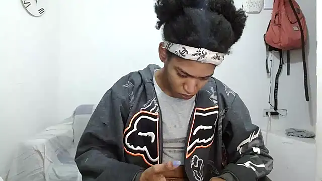 Snapshot of angelamarie1 chatting on 11.10.25 angelamarie1 online show from 11.10.25