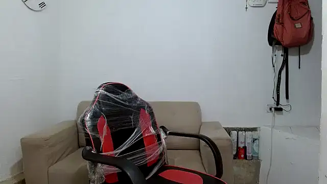 Snapshot of angelamarie1 chatting on 11.11.25 angelamarie1 online show from 11.11.25