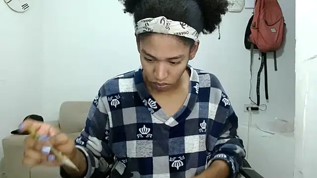 Snapshot of angelamarie1 chatting on 11.12.25 angelamarie1 online show from 11.12.25