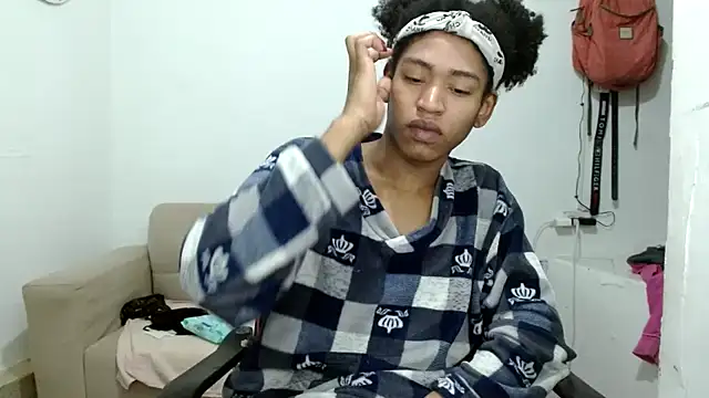 Snapshot of angelamarie1 chatting on 11.16.25 angelamarie1 online show from 11.16.25