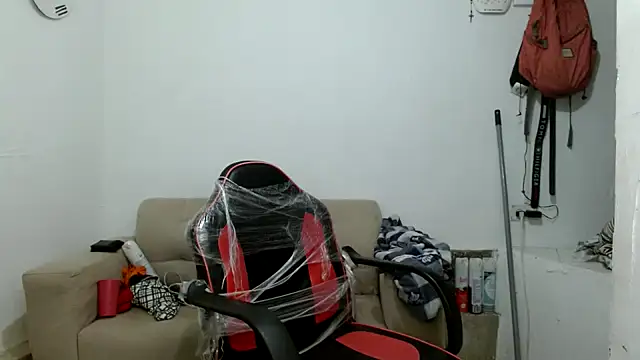 Snapshot of angelamarie1 chatting on 11.18.25 angelamarie1 online show from 11.18.25