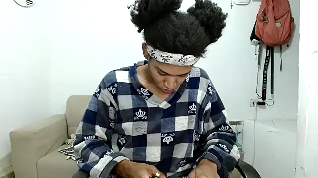 Snapshot of angelamarie1 chatting on 11.22.25 angelamarie1 online show from 11.22.25