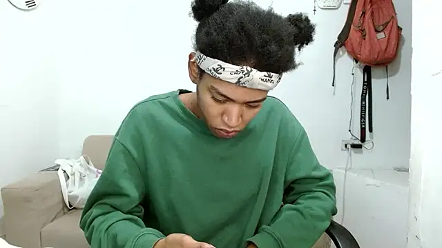 Snapshot of angelamarie1 chatting on 11.30.25 angelamarie1 online show from 11.30.25