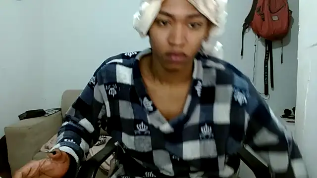 Snapshot of angelamarie1 chatting on 12.04.25 angelamarie1 online show from 12.04.25