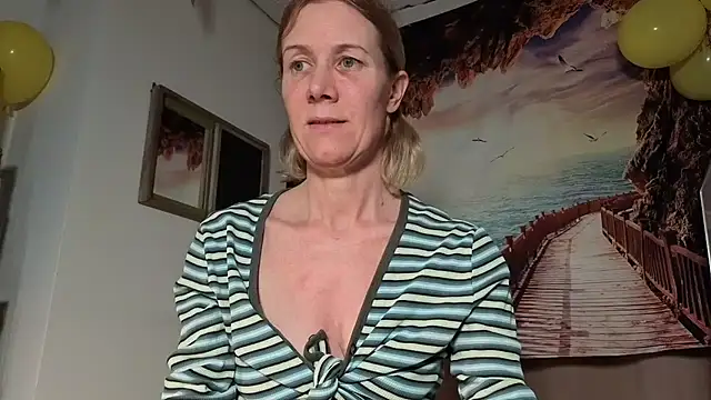 Snapshot of Lola_Belgium chatting on 04.29.26 Lola Belgium online show from 04.29.26