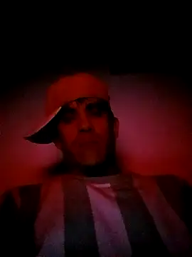 Snapshot of LarryCapija chatting on 11.04.25 LarryCapija online show from 11.04.25