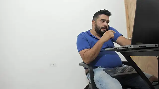 Snapshot of isearchcompany chatting on 09.18.25 isearchcompany online show from 09.18.25