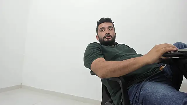 Snapshot of isearchcompany chatting on 10.02.25 isearchcompany online show from 10.02.25