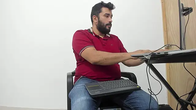 Snapshot of isearchcompany chatting on 10.14.25 isearchcompany online show from 10.14.25