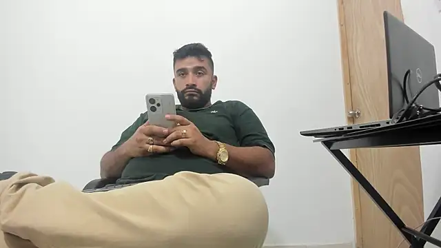 Snapshot of isearchcompany chatting on 10.28.25 isearchcompany online show from 10.28.25