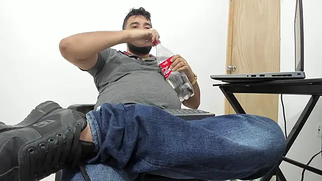 Snapshot of isearchcompany chatting on 11.04.25 isearchcompany online show from 11.04.25