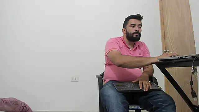 Snapshot of isearchcompany chatting on 11.11.25 isearchcompany online show from 11.11.25