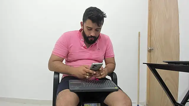 Snapshot of isearchcompany chatting on 11.16.25 isearchcompany online show from 11.16.25