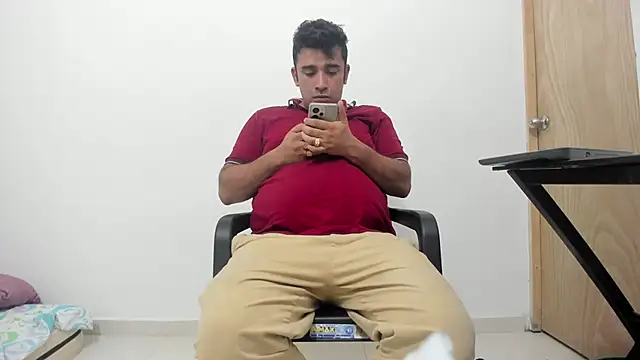 Snapshot of isearchcompany chatting on 11.26.25 isearchcompany online show from 11.26.25