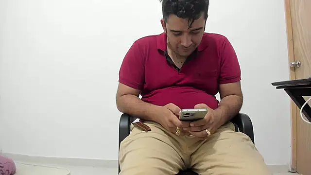 Snapshot of isearchcompany chatting on 11.27.25 isearchcompany online show from 11.27.25