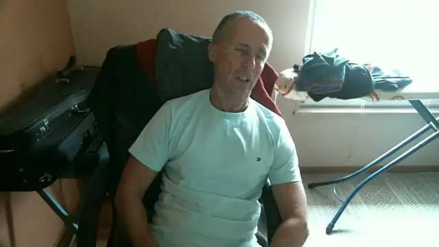 Snapshot of olibrius71 chatting on 02.10.25 olibrius71 online show from 02.10.25