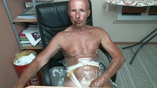 Snapshot of olibrius71 chatting on 09.18.25 olibrius71 online show from 09.18.25