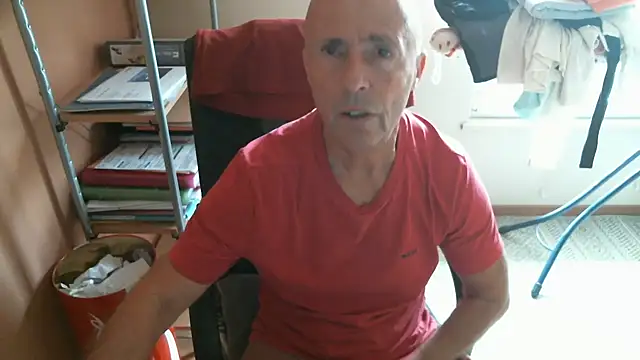 Snapshot of olibrius71 chatting on 11.23.25 olibrius71 online show from 11.23.25